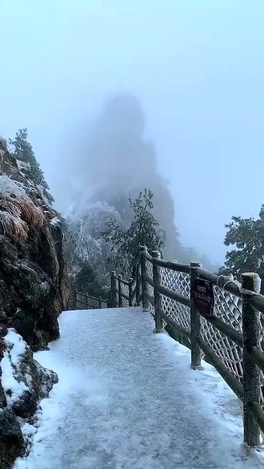 绝缘站台台面边缘不超出绝缘瓶以外,绝缘瓶高度不小于多少?知识星球 - 探索与分享,与专业人士共同成长